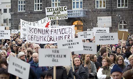 [Iceland-protests-001.jpg]