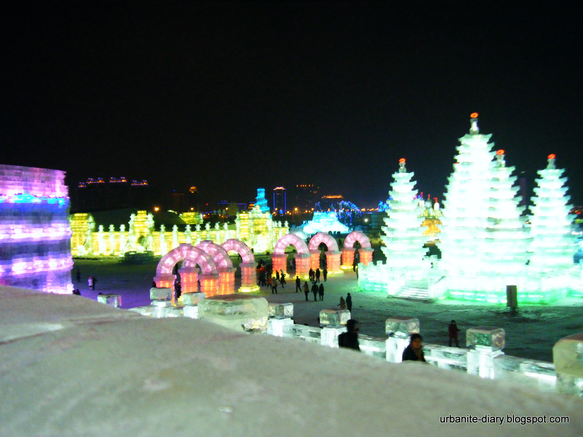 [Harbin+Ice+Festival+2010+w.JPG]