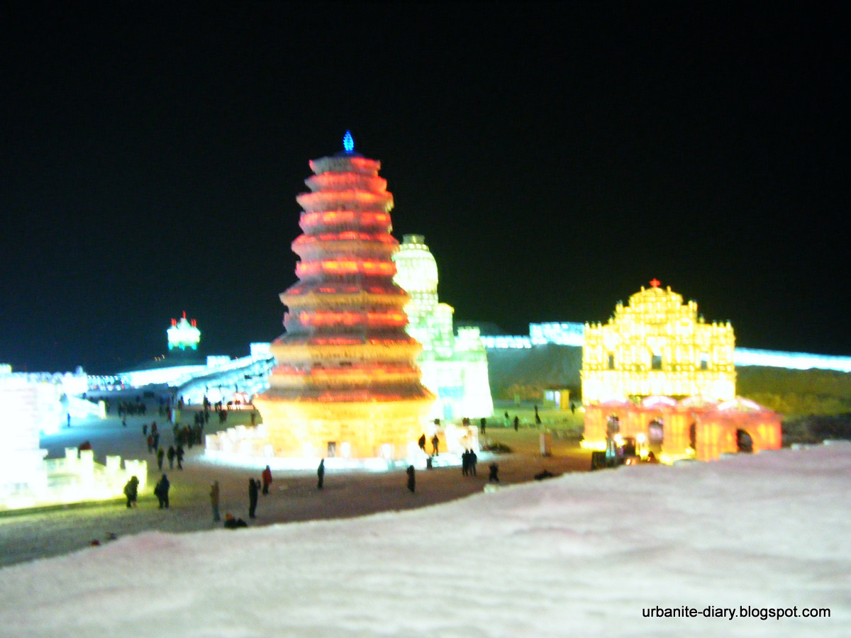 [Harbin+Ice+Festival+2010+u.JPG]