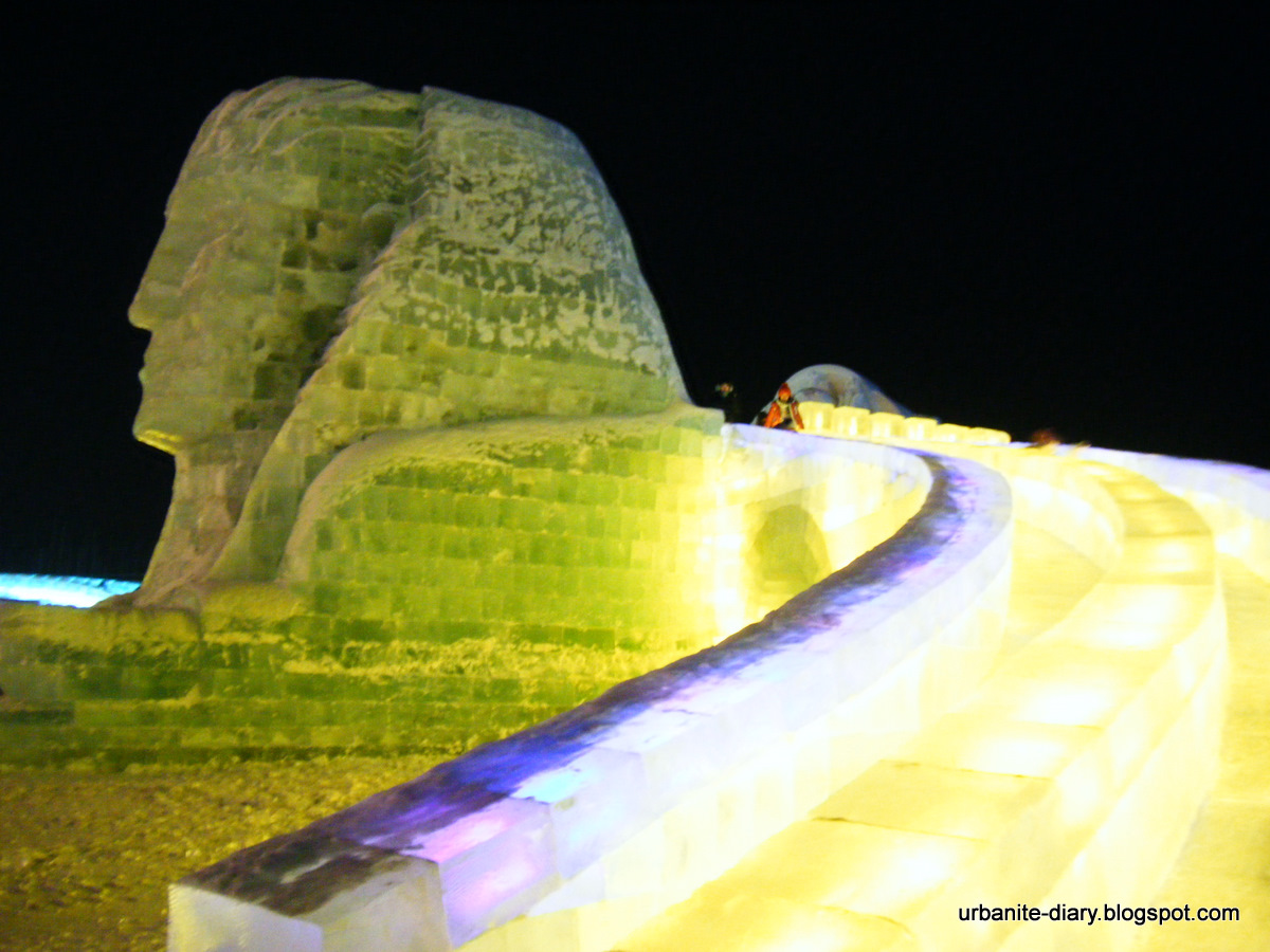 [Harbin+Ice+Festival+2010+h.JPG]