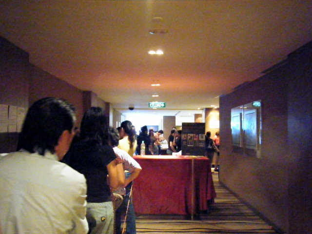 [Queue+to+FJ+Benjamin+Warehouse+Sales+1.JPG]