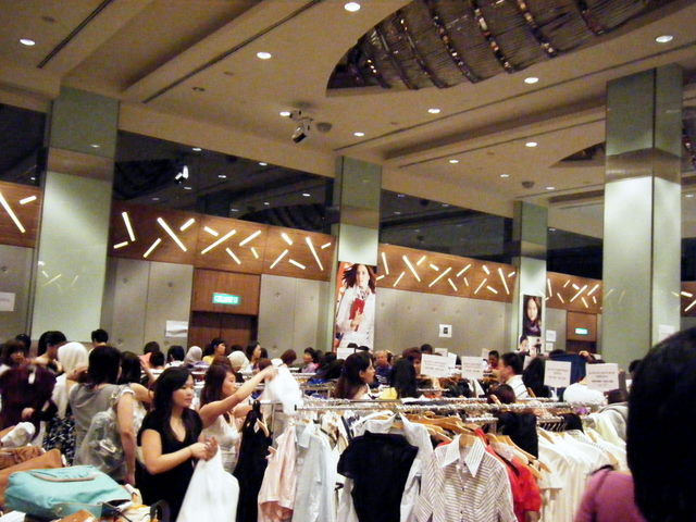 [Inside+FJ+Benjamin+Warehouse+Sales+2.JPG]