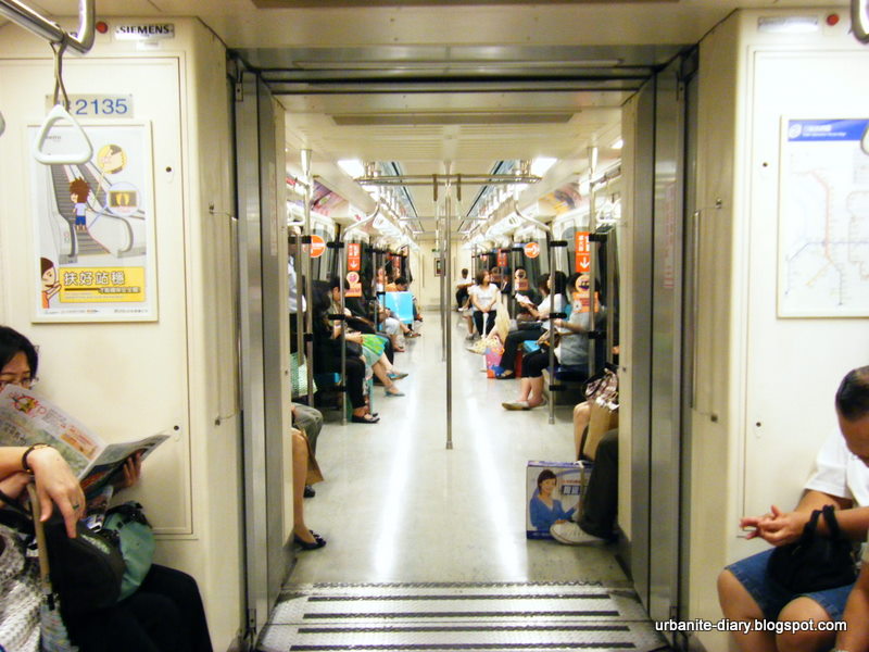 [Inside+Taipei+MRT.JPG]