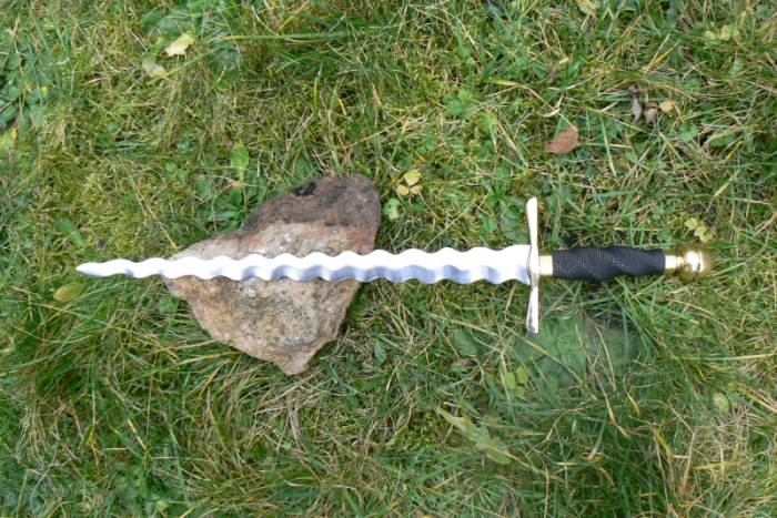 Foto bij Why do I keep calling her princess...? Damn it