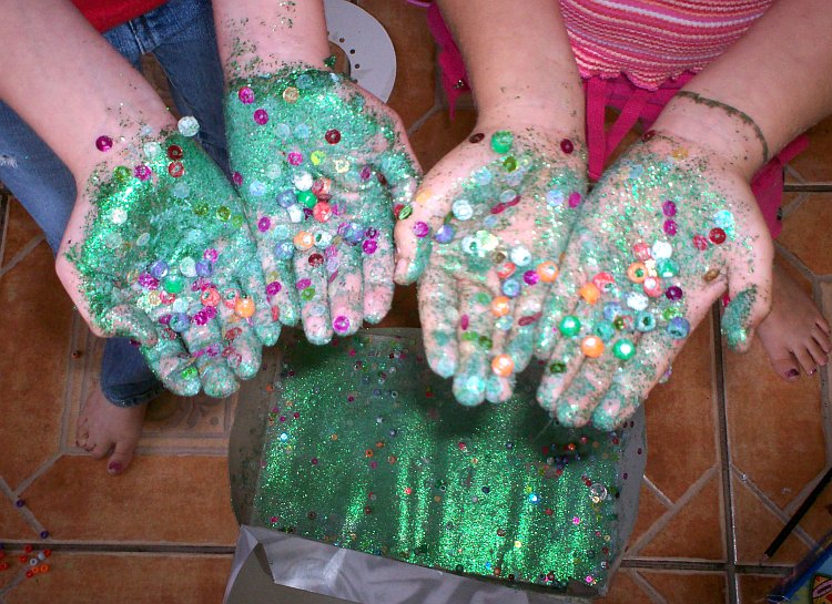 [Glitter+hands1.jpg]