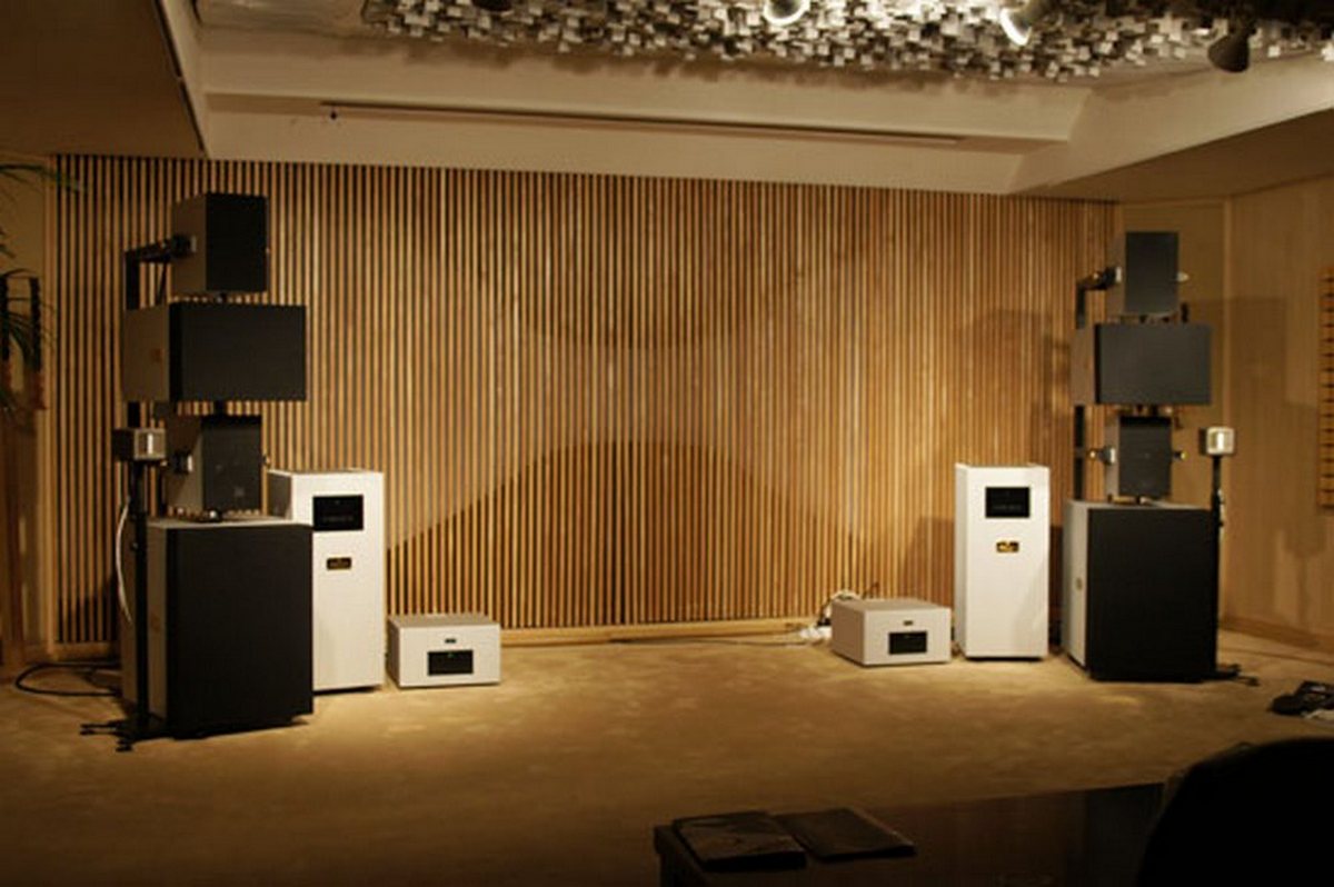 High End Headphones >> Wizard High-End Audio Blog: Goldmund setup at Audiogallery ... High End Headphones >> Wizard High-End Audio Blog: Goldmund setup at Audiogallery ...