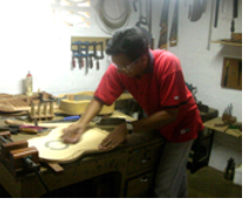 Saulo Elías navarro, Luthier