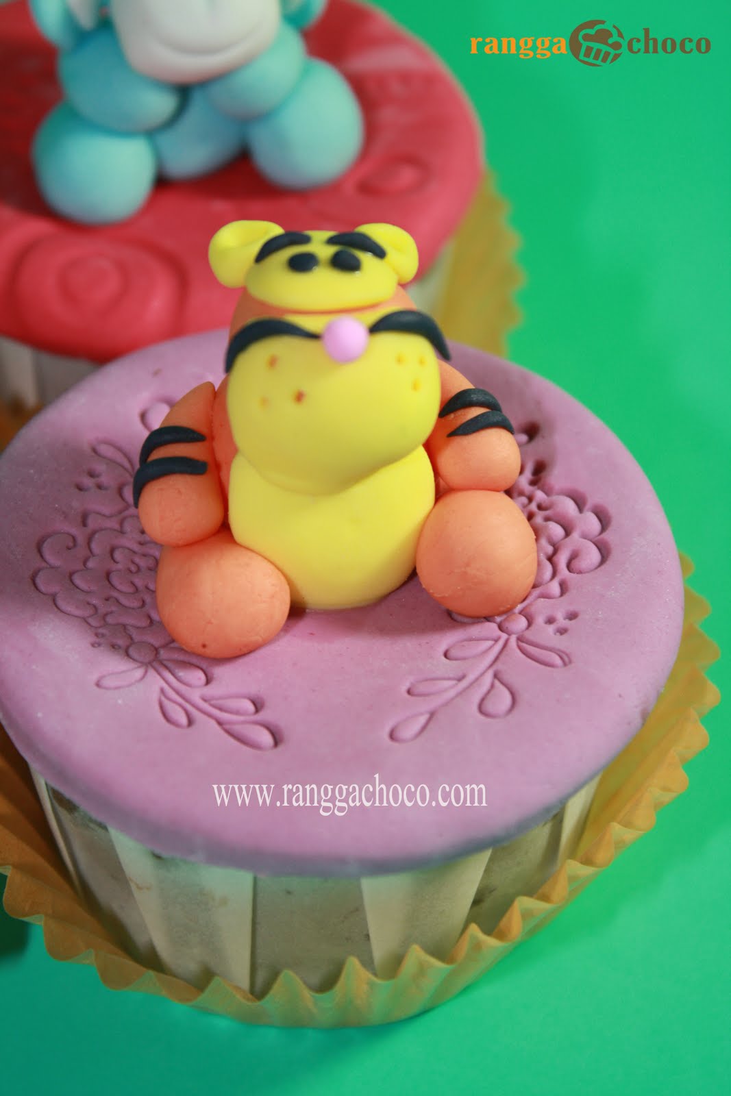 http://2.bp.blogspot.com/_FfDAQjvCLg4/S9VkC0GjzpI/AAAAAAAACSw/My4FOdKrGxE/s1600/winnie+t+pooh+cupcakes.jpg