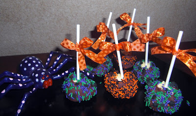 Happy Halloween!! 16 cheesecakepops+024.1