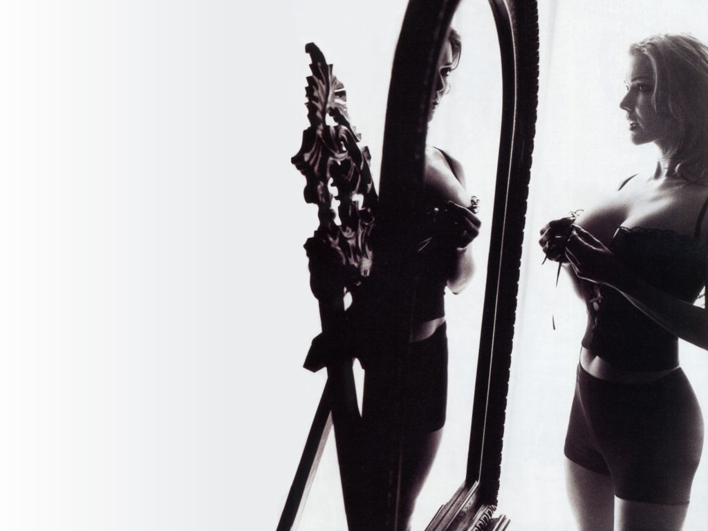 Hollywood Hottest Laura Harring...