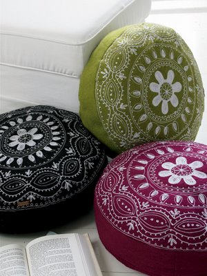 [moroccan+cushions.jpg]