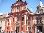 La chiesa di San Giorgio si trova all'interno del Castello di Praga, . (praga agosto )