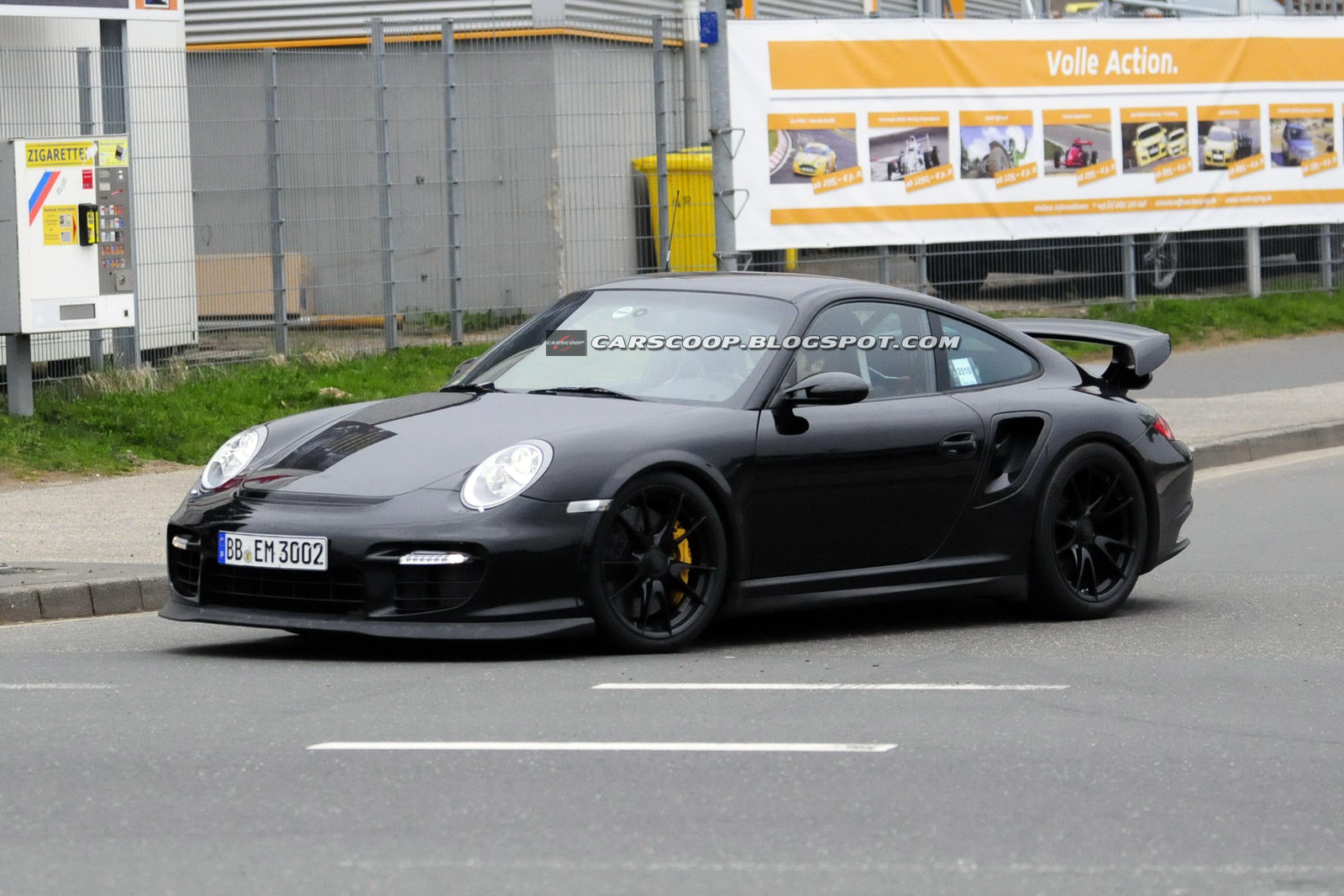2011-Porsche-911-GT2-RS-2.JPG