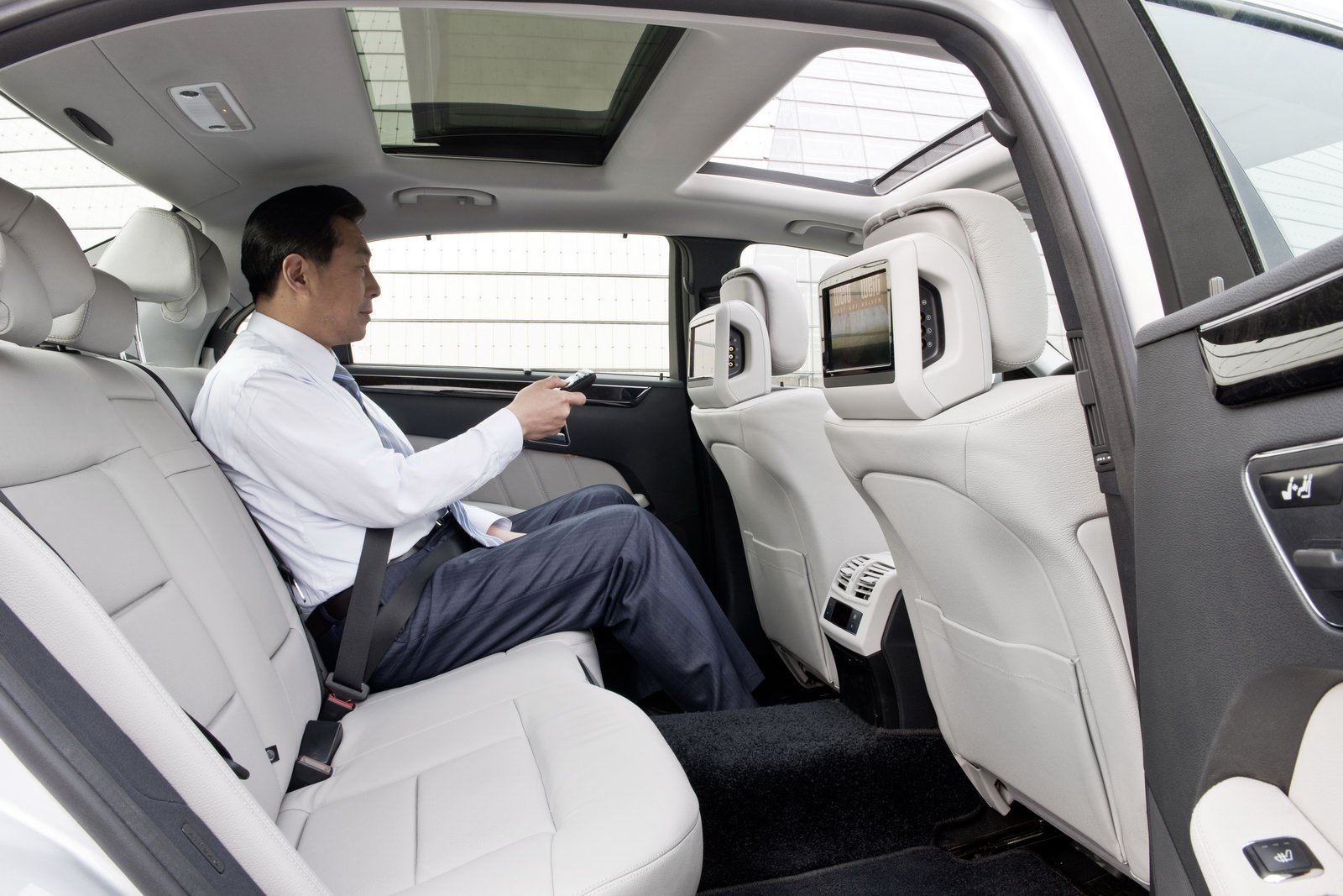 Range Rover Tulsa >> THE CAR: It's Bigger!: Mercedes-Benz Launches E-Class LWB ... Range Rover Tulsa >> THE CAR: It's Bigger!: Mercedes-Benz Launches E-Class LWB ...