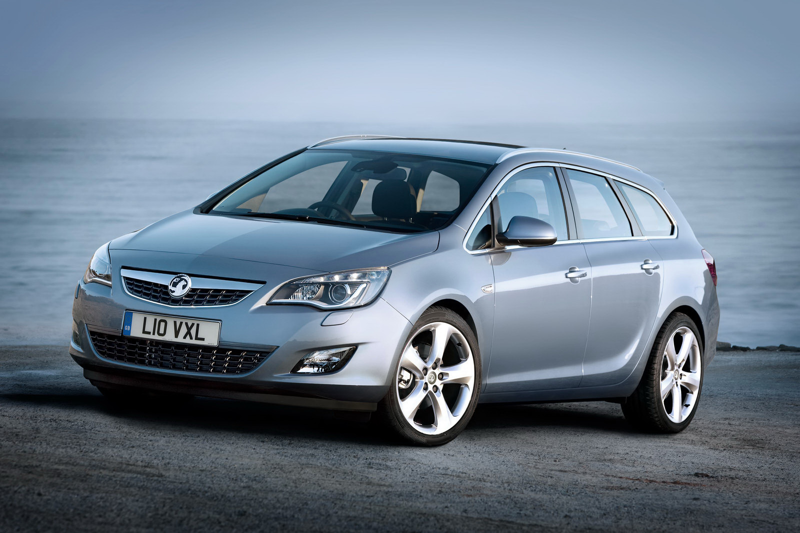 Auto Cars 2011 2012: New Opel Astra Sports Tourer Unveiled ...