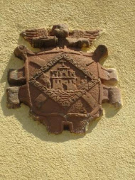 Escudo de Linares en Navas de Tolosa (ver comentario en Pablo de Olavide, fundador...)