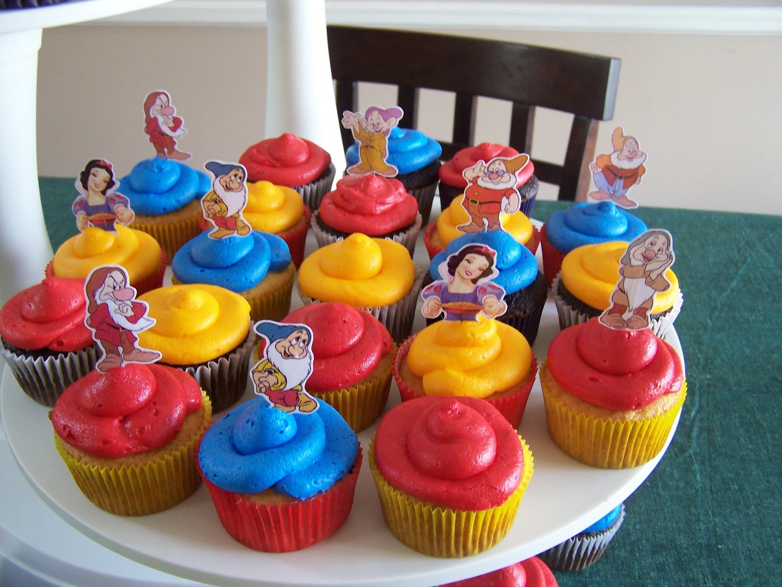 Julie Daly Cakes: Snow White Birthday