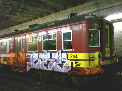 ddng train graffiti