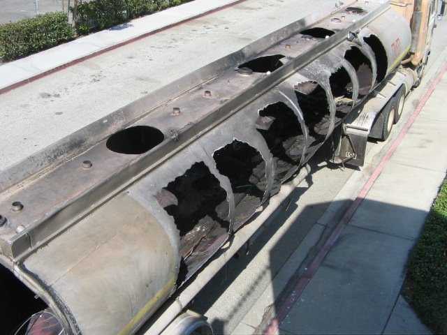 [QueenswayExplodingTanker2.JPG]