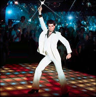 Johhn Travolta dans Saturday Night Fever (1977). Une performance d'artiste saluée au mérite de la star.