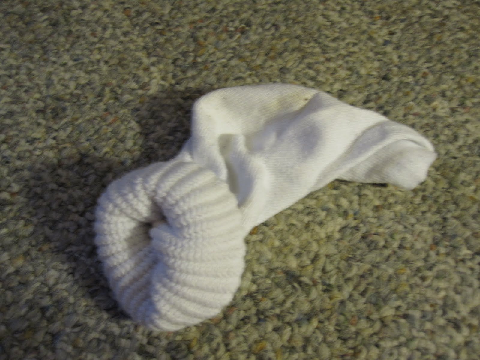 sarasweetie99 Blog Make Your Own Bun Shaper for Hair!