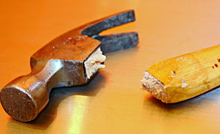 http://2.bp.blogspot.com/_GEMEJ-ywkM0/StKk3QncwgI/AAAAAAAABEg/LIIkbBbrn2s/s320/broken-hammer.jpg