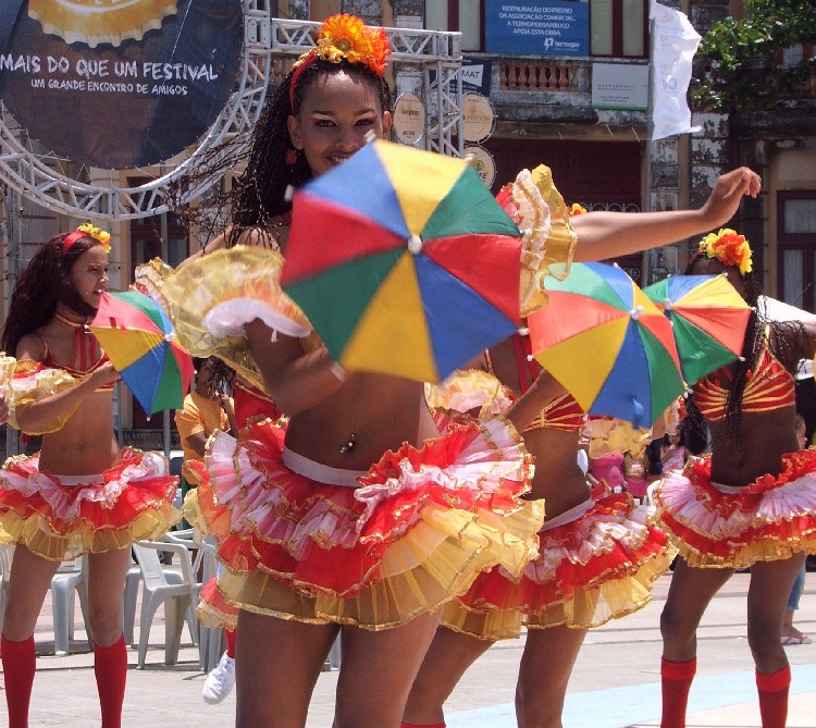Frevo mulher: As origens de um hino atemporal do carnaval