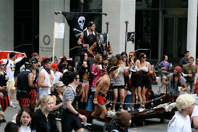 Pirates float Bay to Breakers 2010