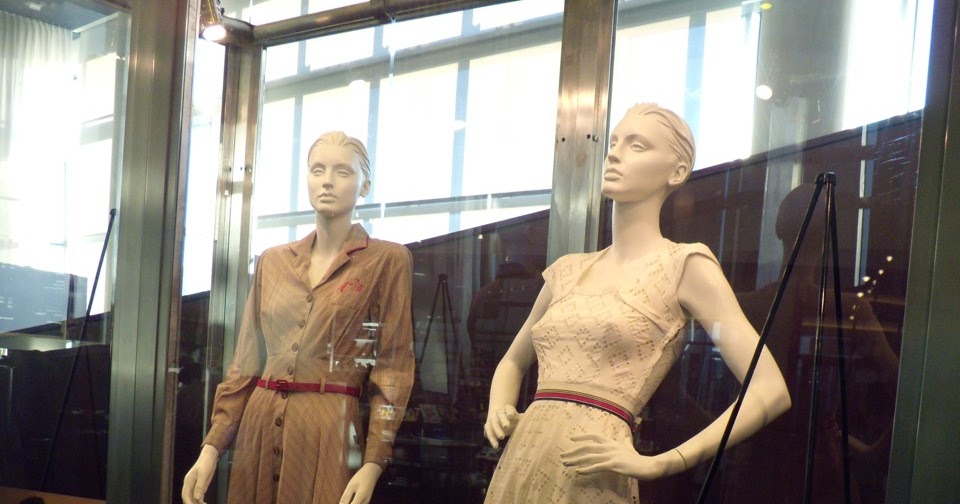 Hollywood Movie Costumes and Props Original Meryl Streep and Amy Adams movie costumes from