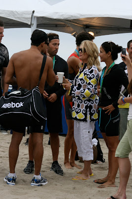 Jeremy Piven and Mario Lopez chat at Malibu Triathlon