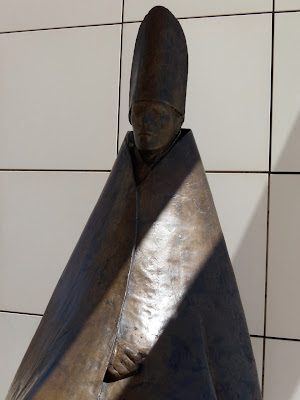Seated Cardinal sculpture Giacomo Manzu