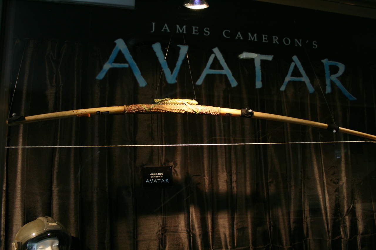 [Avatar+movie+prop+Jake+Sully+bow.jpg]
