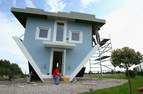 [Upside-Down-House-Installation-In-Germany-009.jpg]