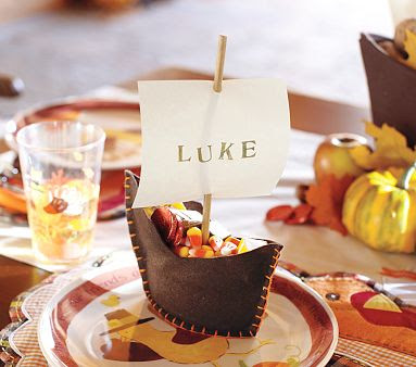 9 best DIY Thanksgiving place cards to try for your holiday feast. Click to see a variety of fun place cards to make with the kids! #Thanksgiving #placecards #tablesetting #tablescape #etiquette #manners