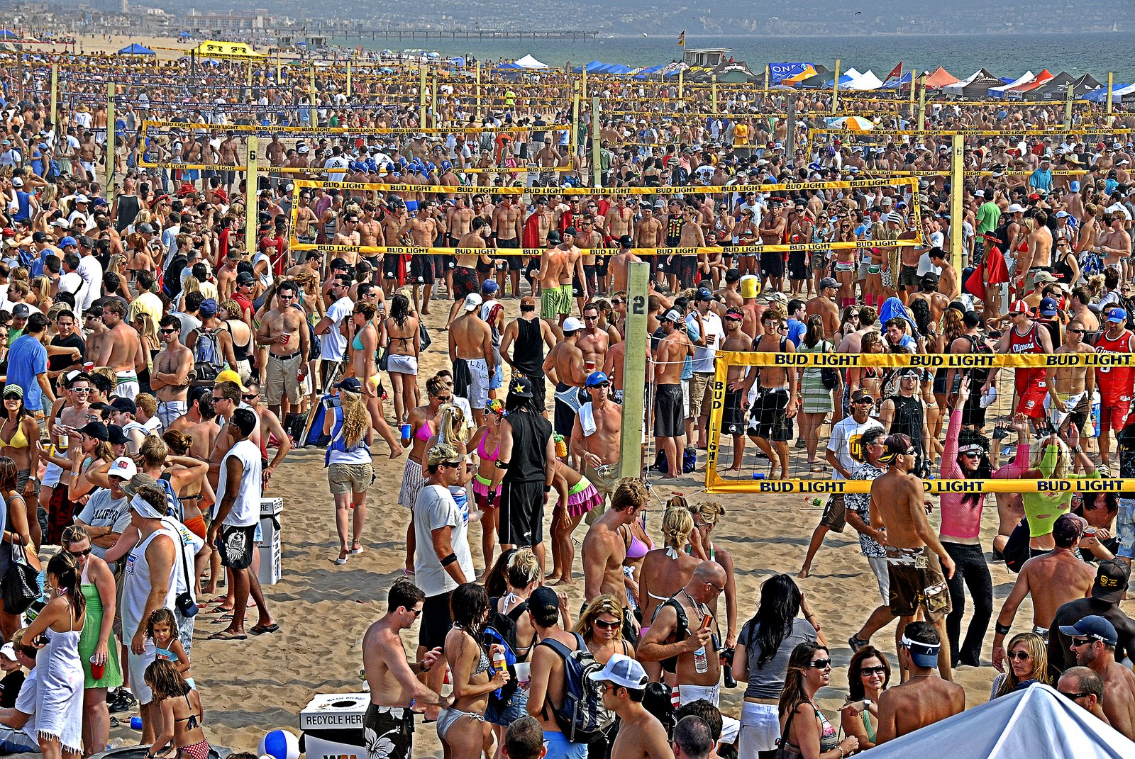 [090608-Flickr-NickCarlson-ManhattanBeachPeople.jpg]