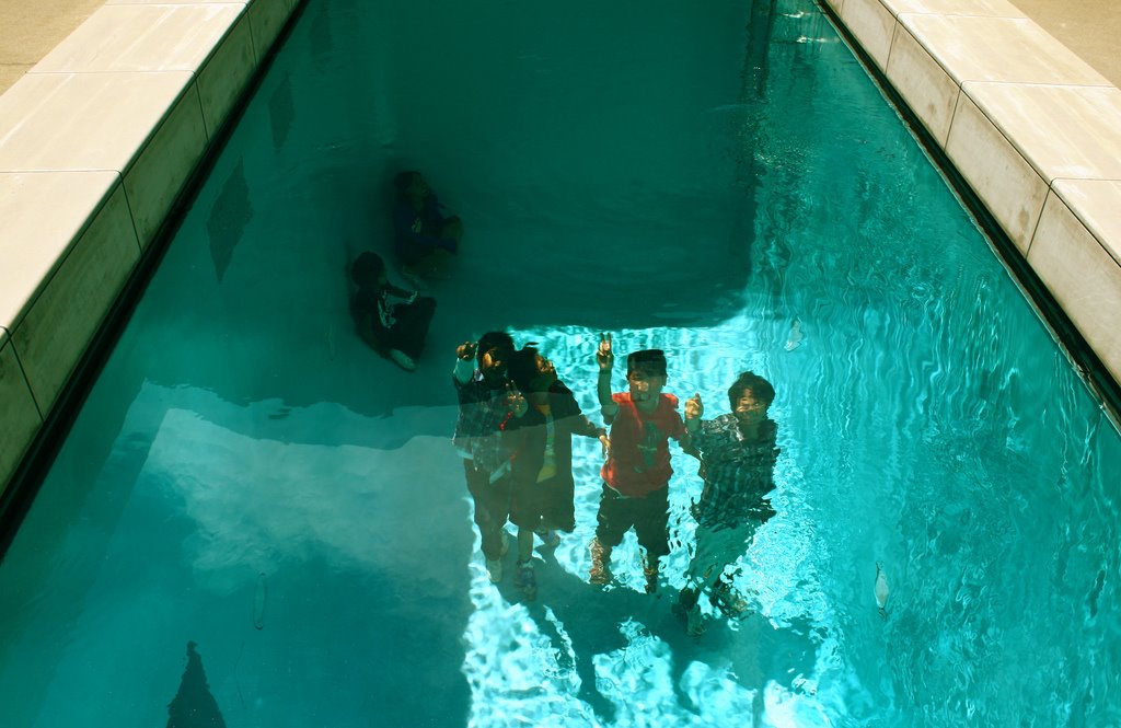 [090630-Flcikr-cameranew-Sanaa-KanazawaMuseum-Pool.jpg]