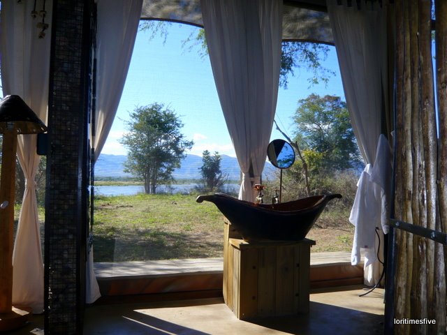 [Bathroom-Ruckomechi-1.JPG]