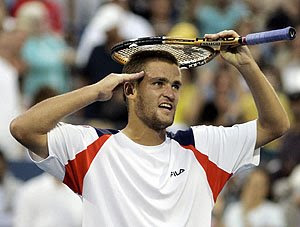 youzhny+salute.jpg