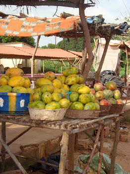 Le rayon fruits au bord de la route