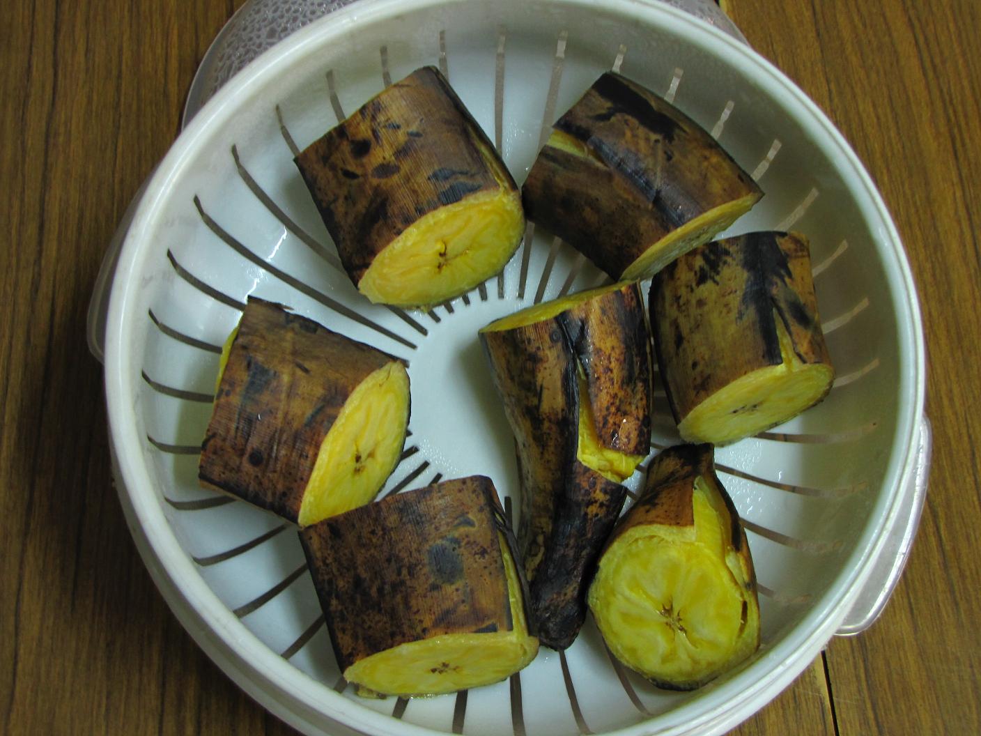 ÚT TRỖI CHUỐI MỎ QUẠ