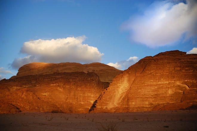 Impresionante atardecer. Esto ocurre cada día en el Wadi Rum