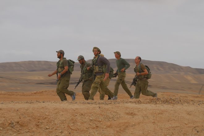 En medio de unas maniobras militares en el desierto del Negev, al sur de Israel