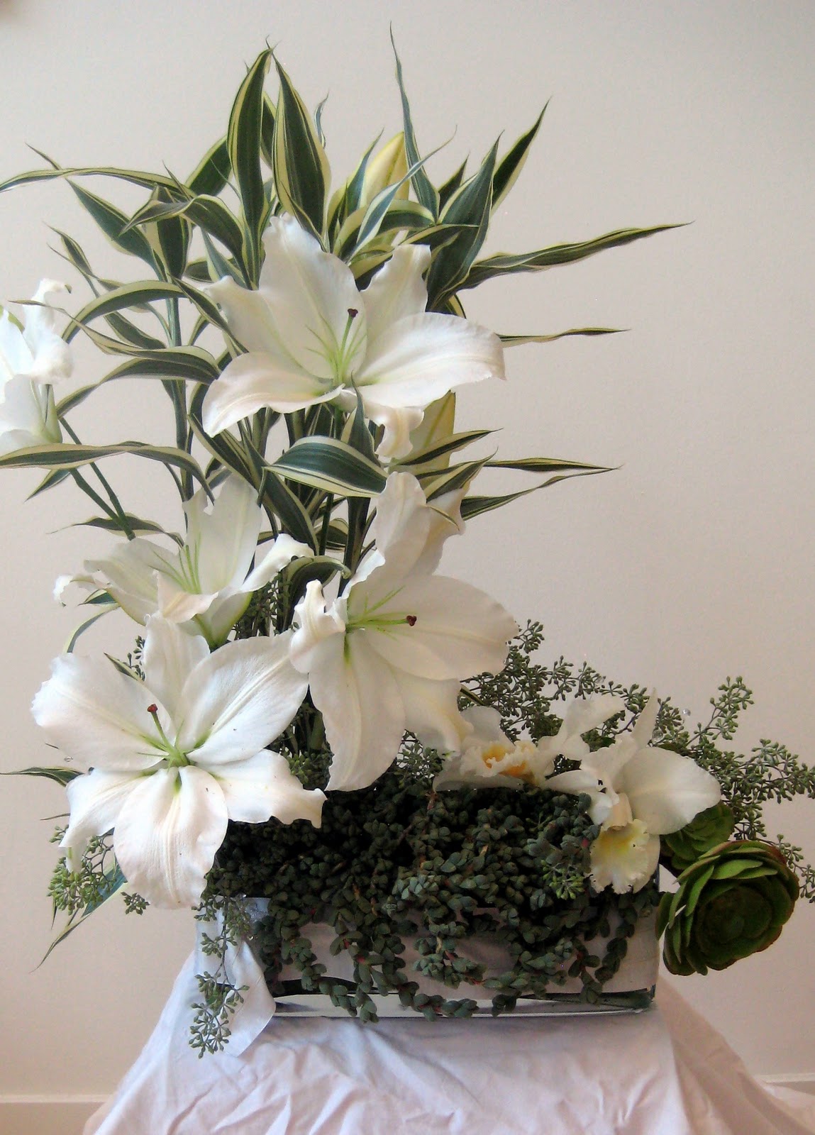 Seti Design Modern White Floral Arrangement
