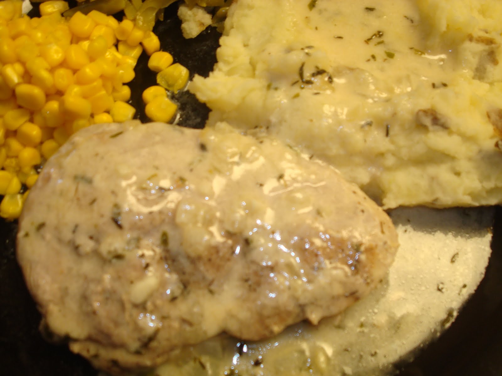 http://2.bp.blogspot.com/_GhdhX19pm60/TDv4HzQZaWI/AAAAAAAACKQ/pm4l8mjrG8g/s1600/Porkchops%2Bin%2Bcreamy%2Bsauce.JPG