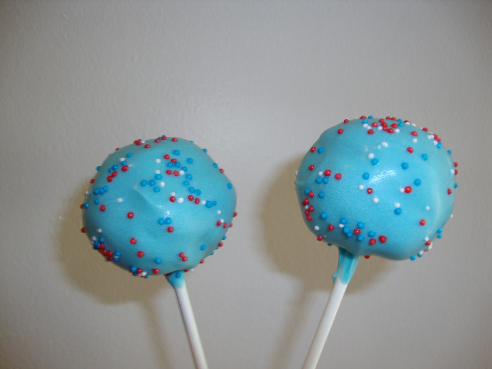 Miss Amber's Tasty Desserts: Mickey and Minnie Cake Pops with an Alien from Toy Story1600 x 1200