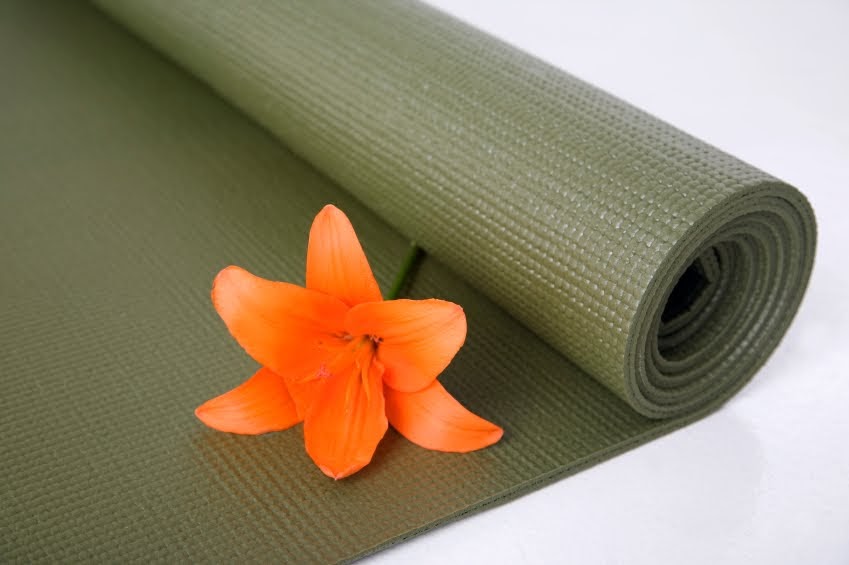 3 Healthy Chicks Keep Your Yoga Mat Clean