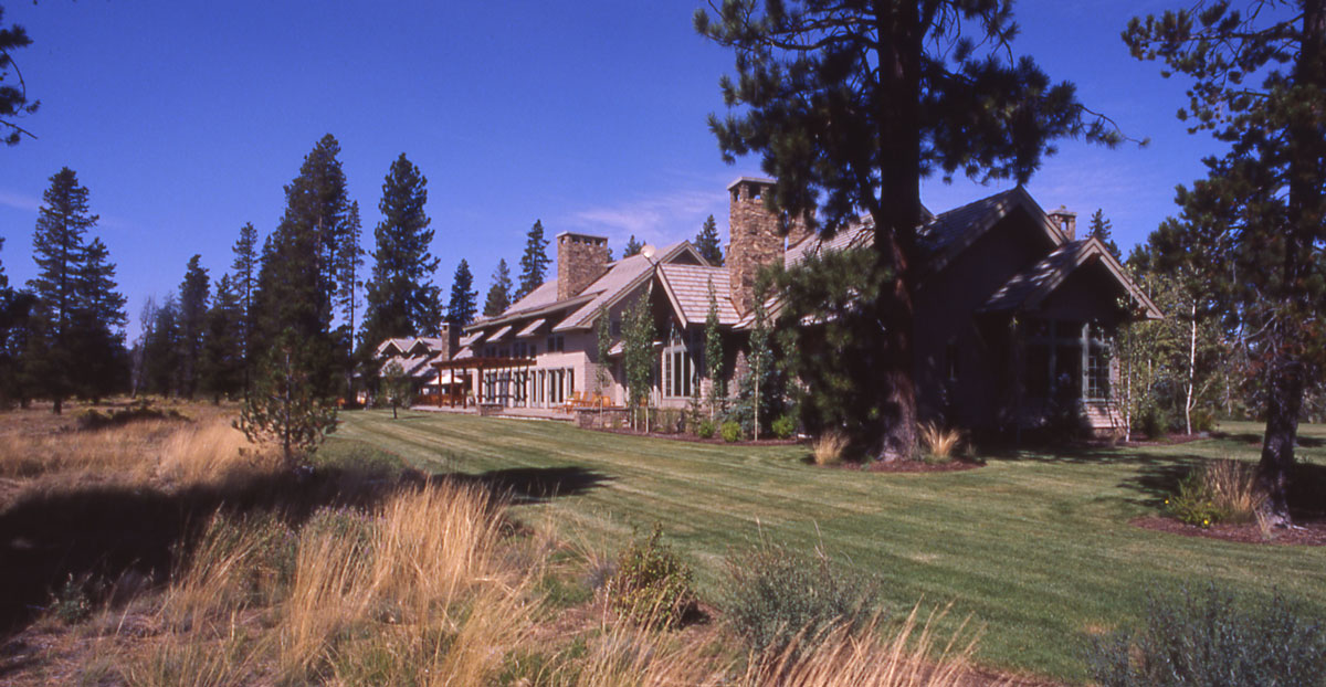 MCM DESIGN Oregon Mountain Home