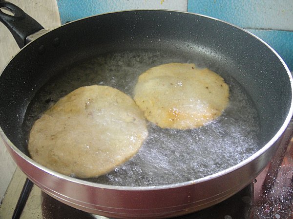 [small_pathiri-4.JPG]