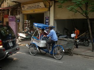 [hanoi-vietnam-2.JPG]