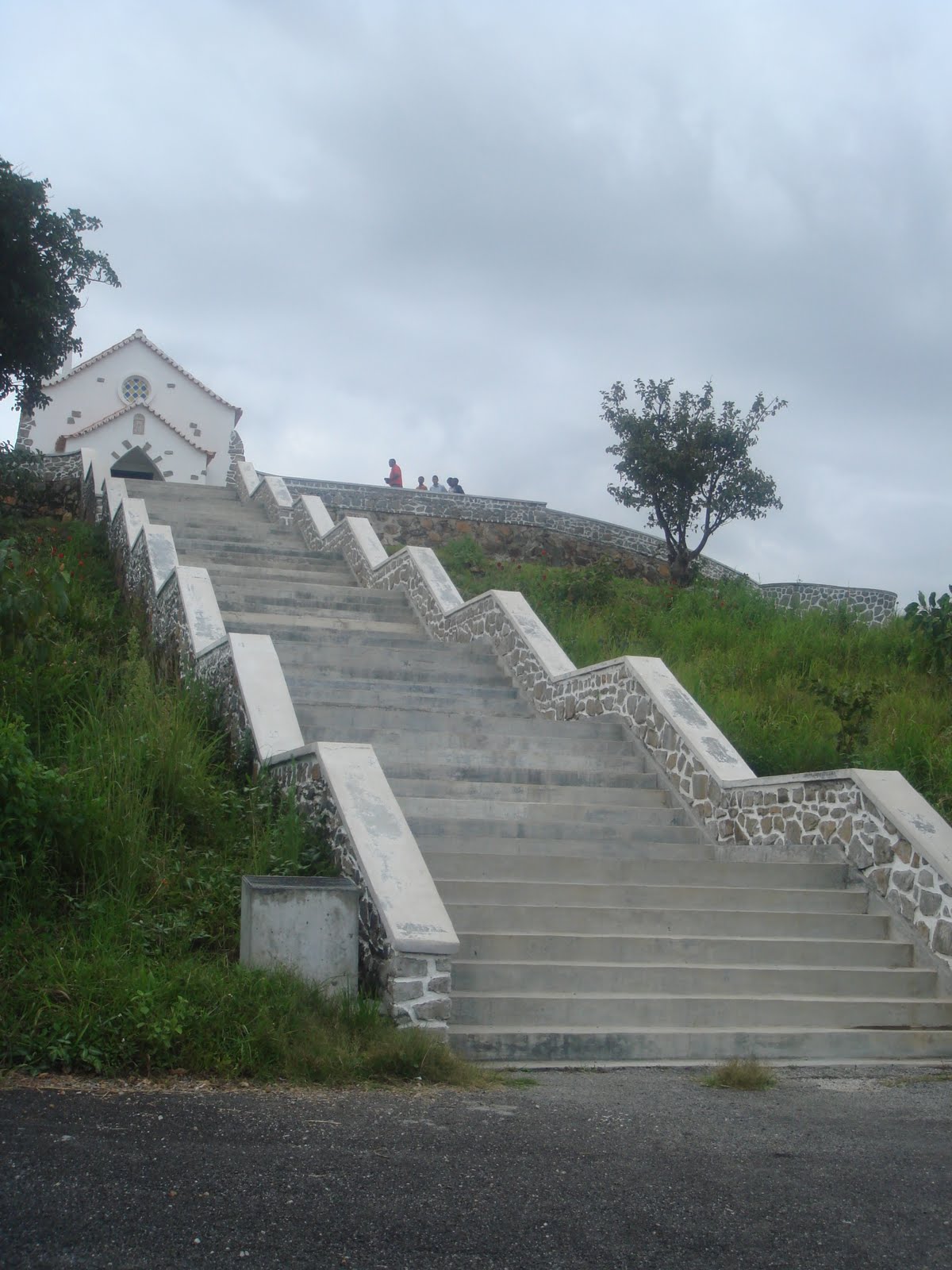 [0802-Igreja+Caala.JPG]